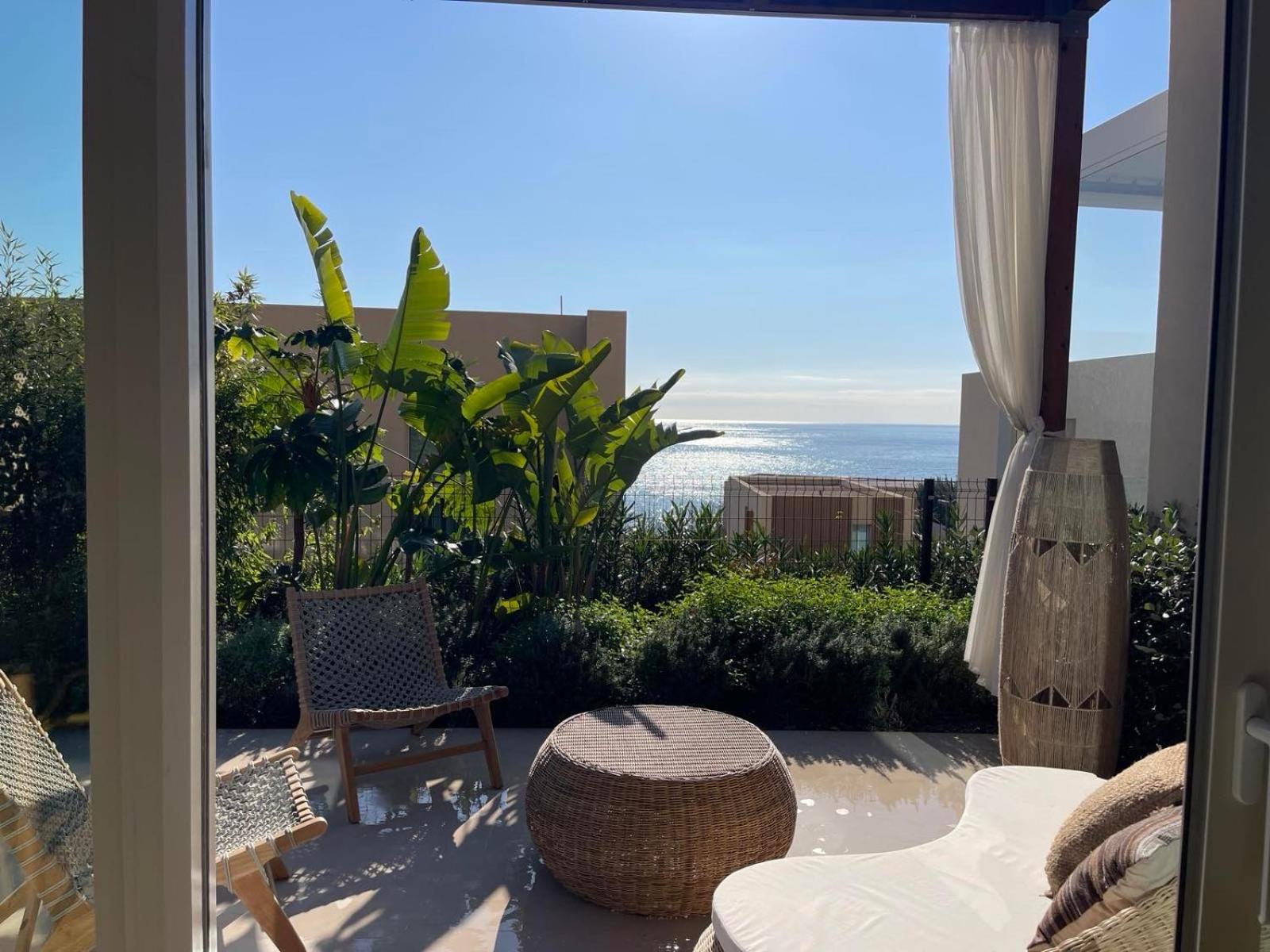 3-bedroom With A Pool And Private Sauna In Coast Palasë